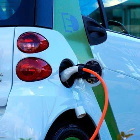 Cómo puedo cargar mi coche eléctrico desde mi departamento