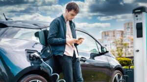 por qué nace la electromovilidad