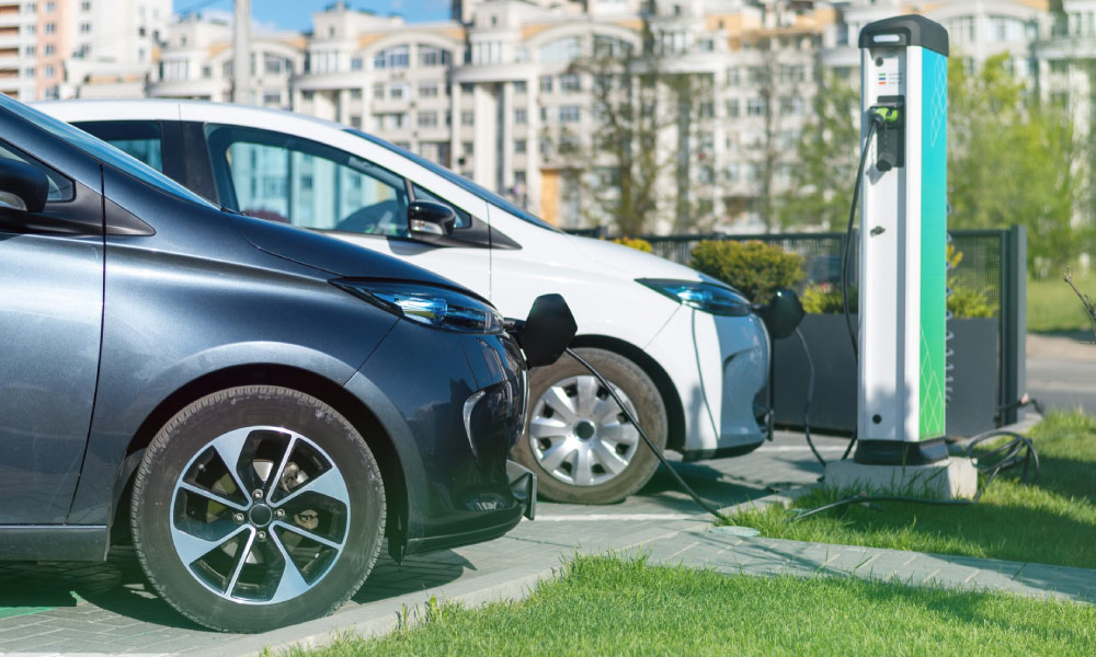 cargadores eléctricos en espacios públicos