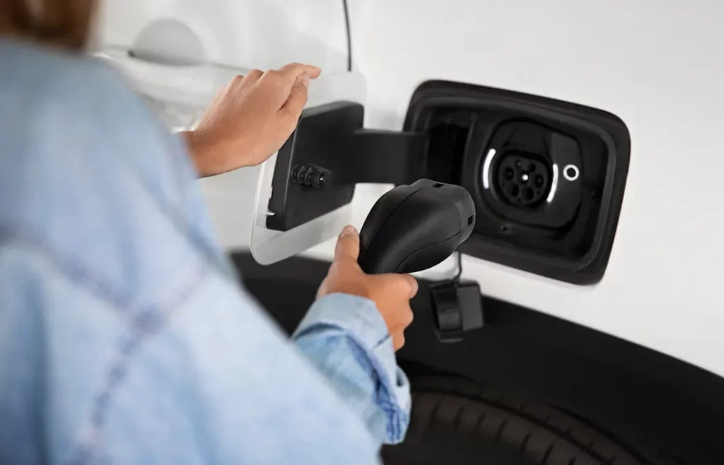 Cómo elegir el cargador eléctrico ideal: ¿Wallbox, portátil o de emergencia?