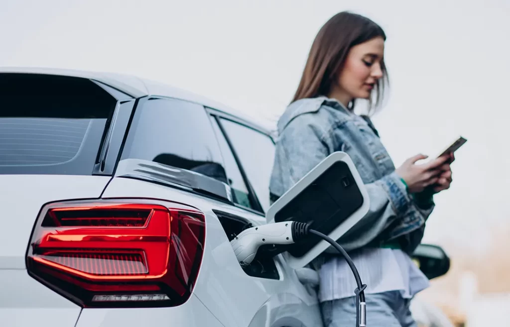 Cómo elegir el cargador eléctrico ideal: ¿Wallbox, portátil o de emergencia?